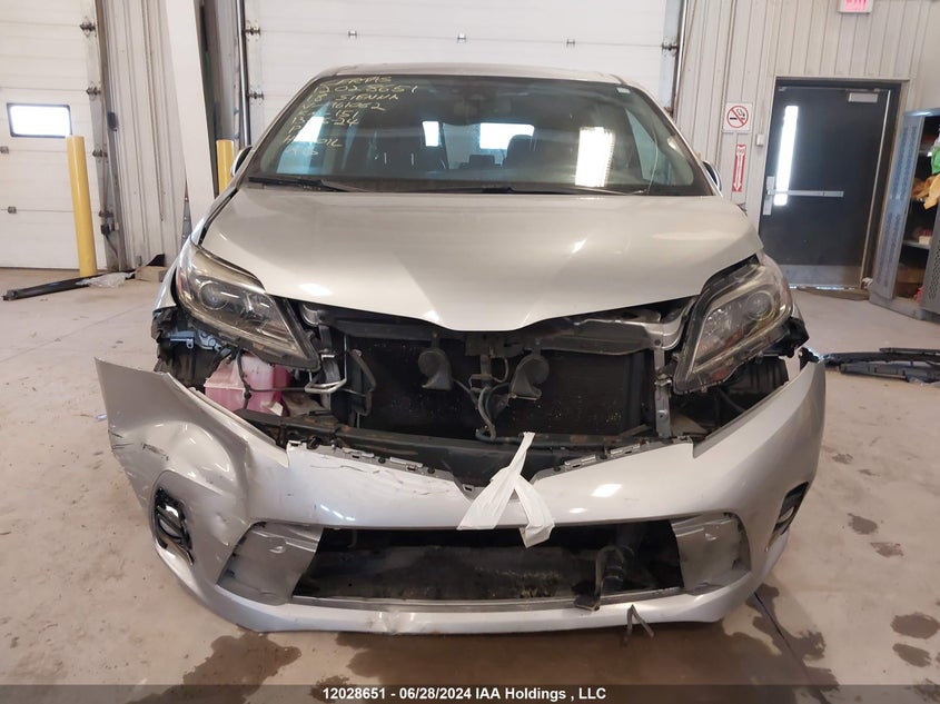 2018 Toyota Sienna Se/Se Premium VIN: 5TDXZ3DC2JS961062 Lot: 12028651