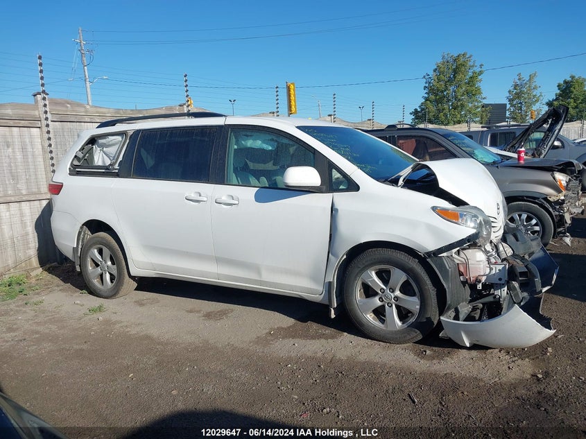 2016 Toyota Sienna Le VIN: 5TDKK3DC6GS700427 Lot: 12029647