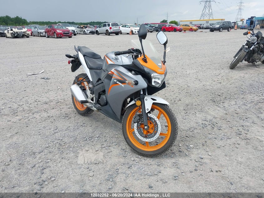 MLHJC502XB5000195 HONDA CBR125 Photo 1