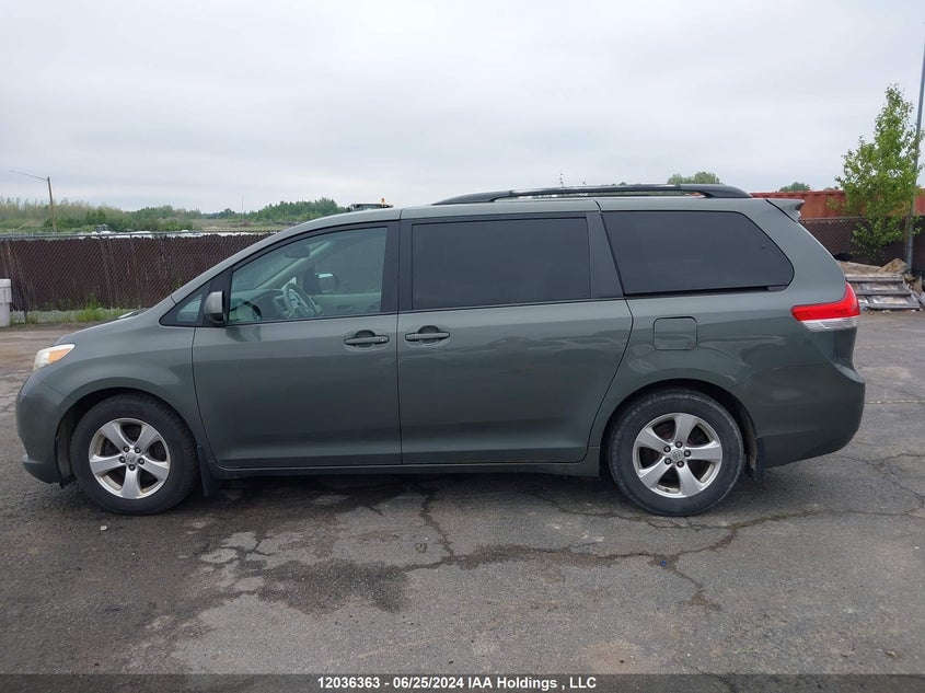 2013 Toyota Sienna Le VIN: 5TDKK3DC1DS371888 Lot: 12036363