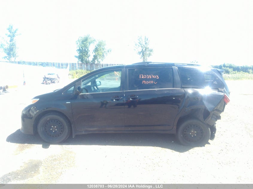 2018 Toyota Sienna Le 7-Passenger VIN: 5TDJZ3DC9JS191044 Lot: 12038703