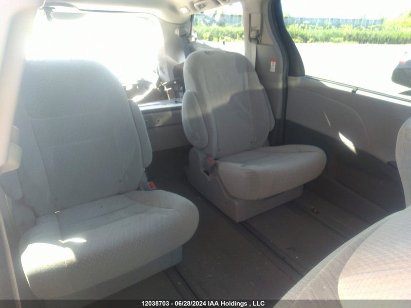 2018 Toyota Sienna Le 7-Passenger VIN: 5TDJZ3DC9JS191044 Lot: 12038703