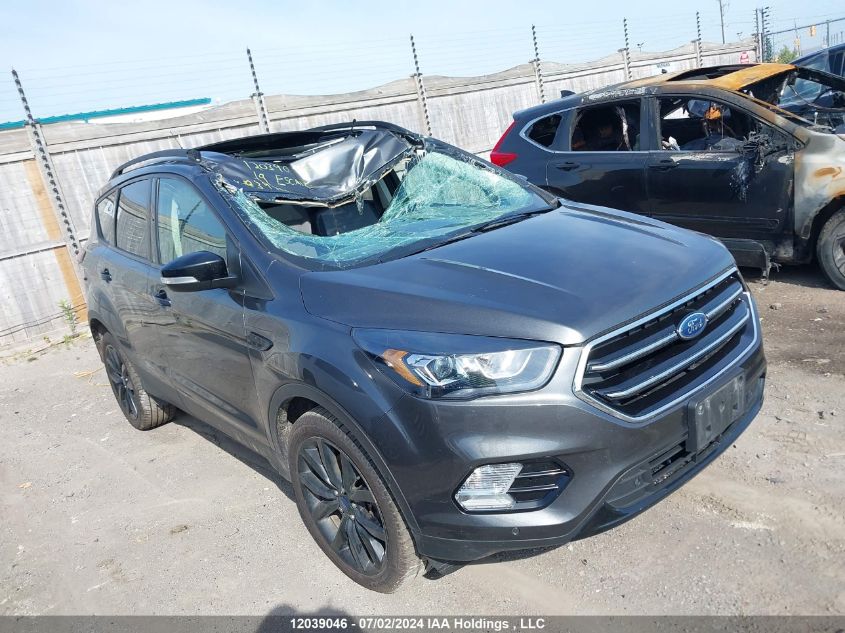 1FMCU9J90KUB39961 2019 Ford Escape Titanium