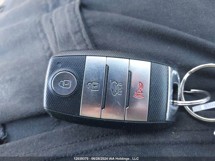 2018 Kia Sorento VIN: 5XYPGDA12JG390880 Lot: 12039370