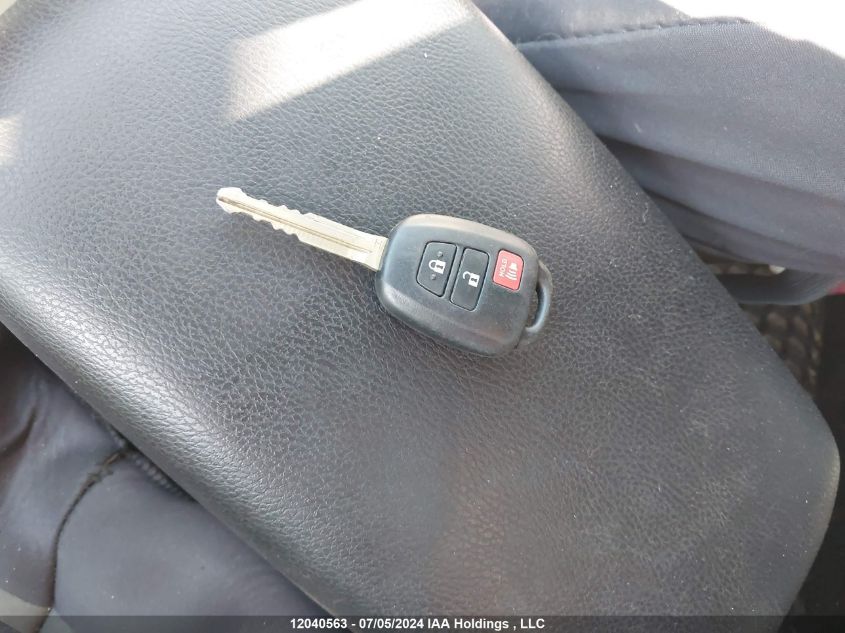 2017 Toyota Rav4 Le VIN: 2T3BFREVXHW686586 Lot: 12040563