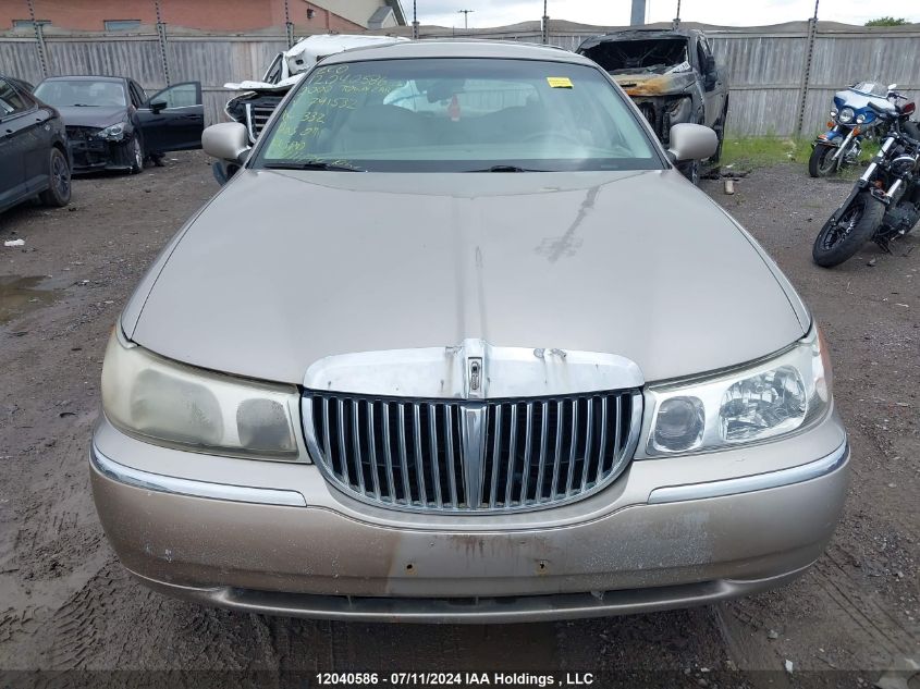 2000 Lincoln Town Car VIN: 1LNHM82W7YY791532 Lot: 12040586