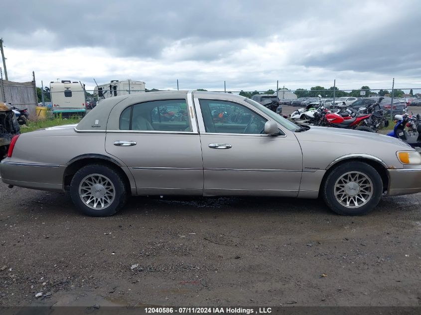 2000 Lincoln Town Car VIN: 1LNHM82W7YY791532 Lot: 12040586