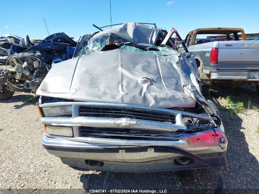 1998 Chevrolet Tahoe VIN: 1GNEK13RXWJ377137 Lot: 12040741