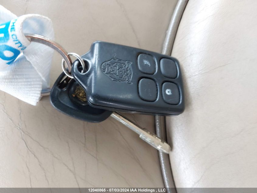 2000 Jaguar Xj Series VIN: SAJFA24C3YLF18190 Lot: 12040865