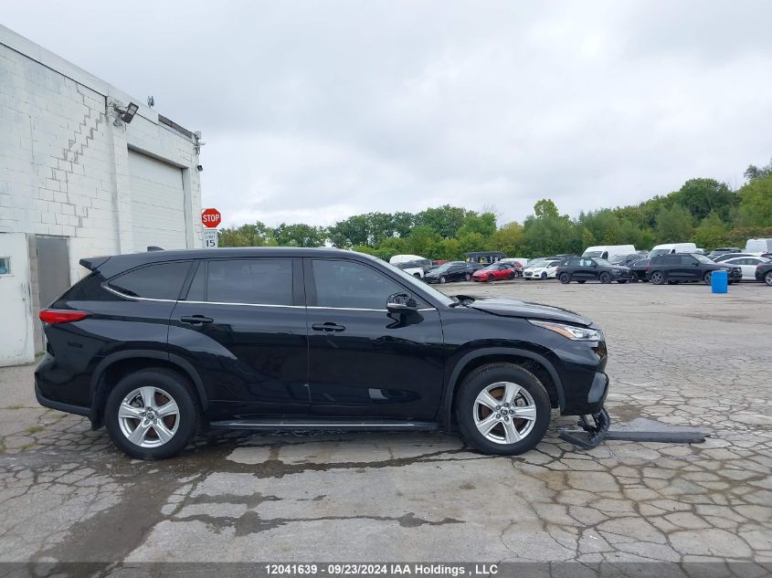 5TDBZRBH7NS590045 2022 Toyota Highlander Le