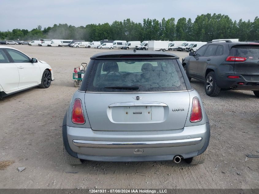 2002 Mini Cooper VIN: WMWRC33422TC32695 Lot: 12041931