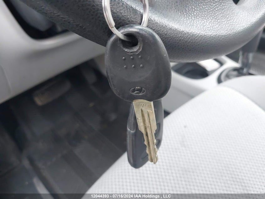 2010 Hyundai Accent Gl VIN: KMHCN4BC1AU394031 Lot: 12044393