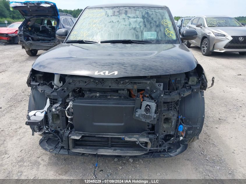 2022 Kia Soul Ev Limited VIN: KNDJ33A18N7023724 Lot: 12045229