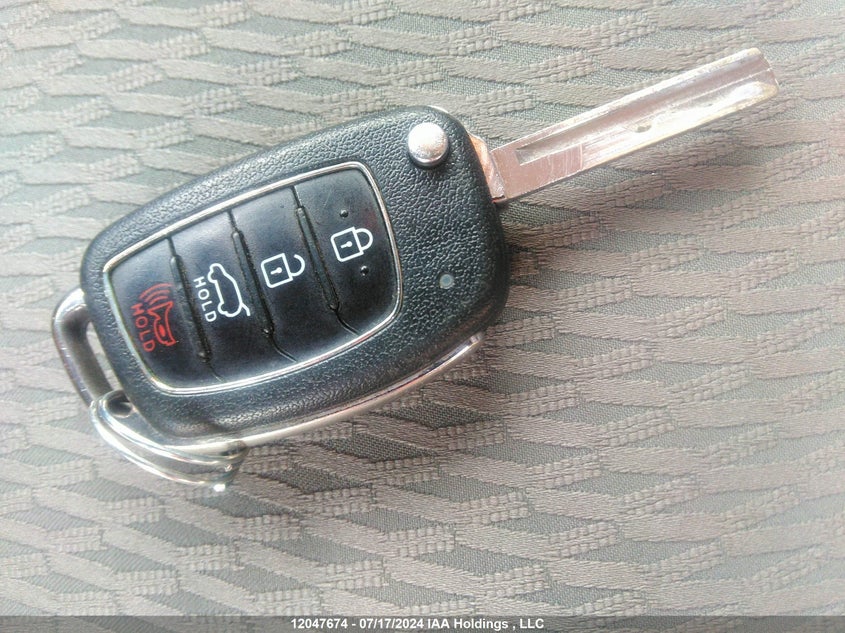 2017 Hyundai Santa Fe Se VIN: KM8SM4HFXHU236166 Lot: 12047674