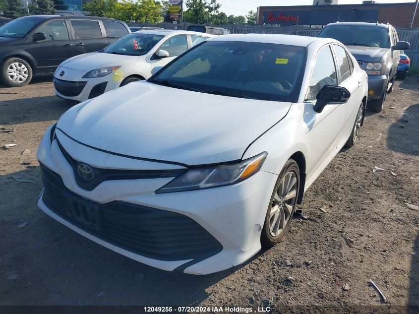 4T1B11HK8JU122970 2018 TOYOTA CAMRY - Image 2