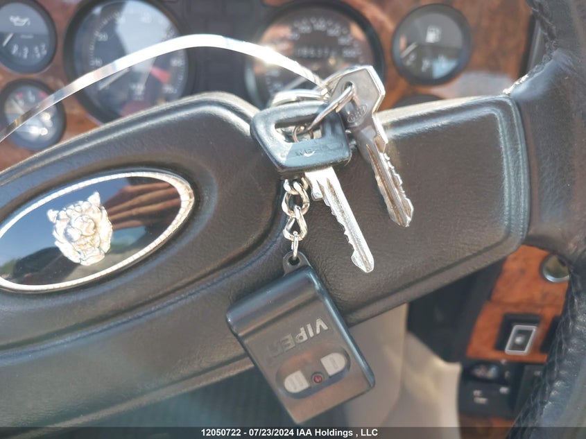 1986 Jaguar Xj12 VIN: SAJBN1049GC438111 Lot: 12050722