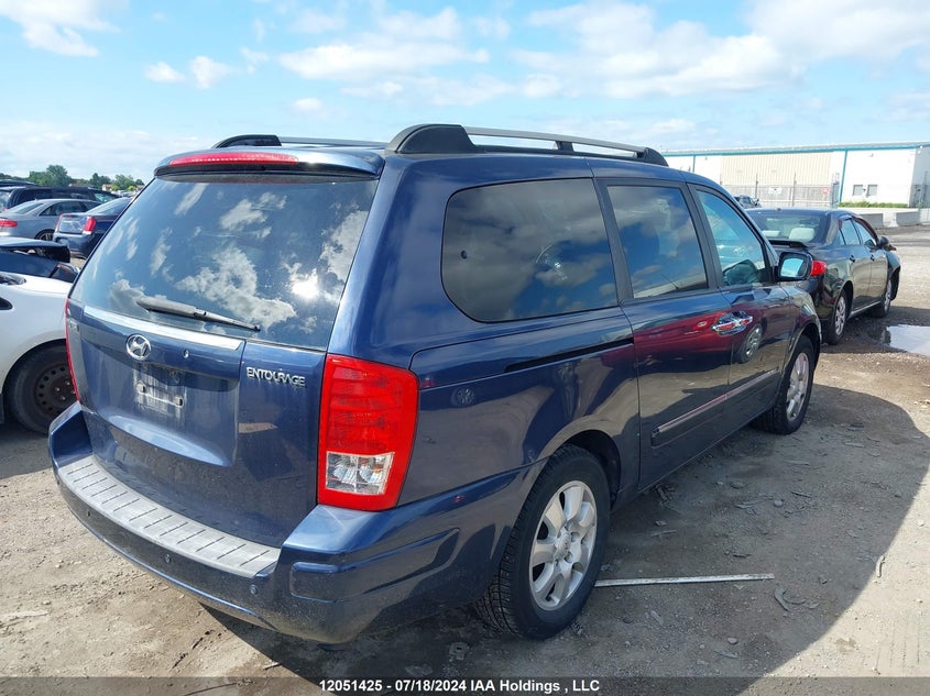 2008 Hyundai Entourage VIN: KNDMC233286055701 Lot: 12051425