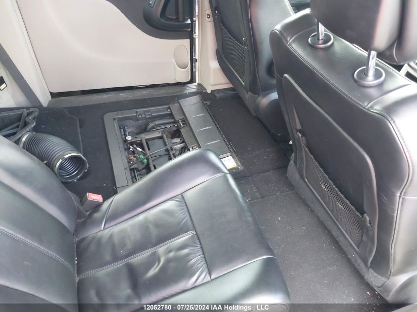 2016 Chrysler Town & Country Limited Platinum VIN: 2C4RC1GG7GR256918 Lot: 12052780