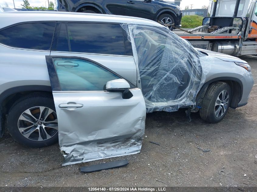 2022 Toyota Highlander Hybrid Xle/Hybrid Bronze Edition VIN: 5TDGBRCH3NS540803 Lot: 12054140