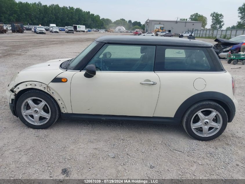 2010 Mini Cooper Hardtop VIN: WMWMF3C57ATZ61216 Lot: 12057039