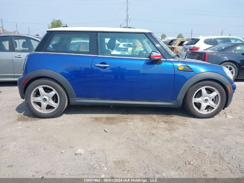 2009 Mini Cooper Hardtop VIN: WMWMF335X9TW71564 Lot: 12057462