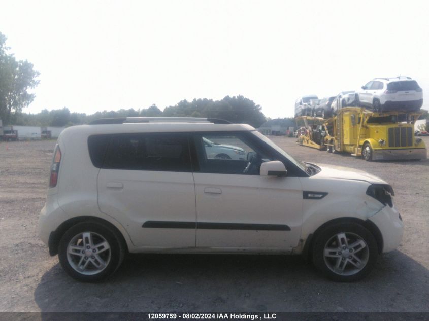 2010 Kia Soul +/!/Sport VIN: KNDJT2A24A7061075 Lot: 12059759