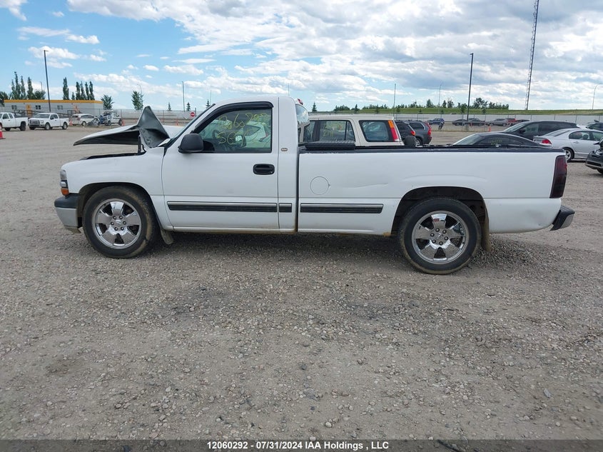 2001 Chevrolet Silverado 1500 VIN: 1GCEC14V61Z138745 Lot: 12060292