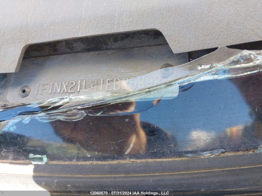 2001 Ford F250 Super Duty VIN: 1FTNX21L41EB25898 Lot: 12060570