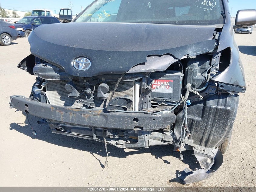 2012 Toyota Sienna Xle 7 Passenger VIN: 5TDDK3DCXCS040962 Lot: 12061278