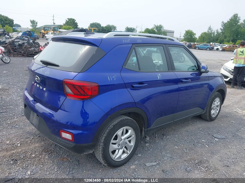 2022 Hyundai Venue Sel/Limited VIN: KMHRC8A3XNU176586 Lot: 12063450