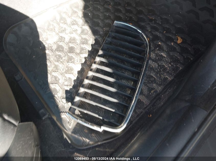 2007 BMW 3 Series VIN: WBAVC93517KX60829 Lot: 12069453