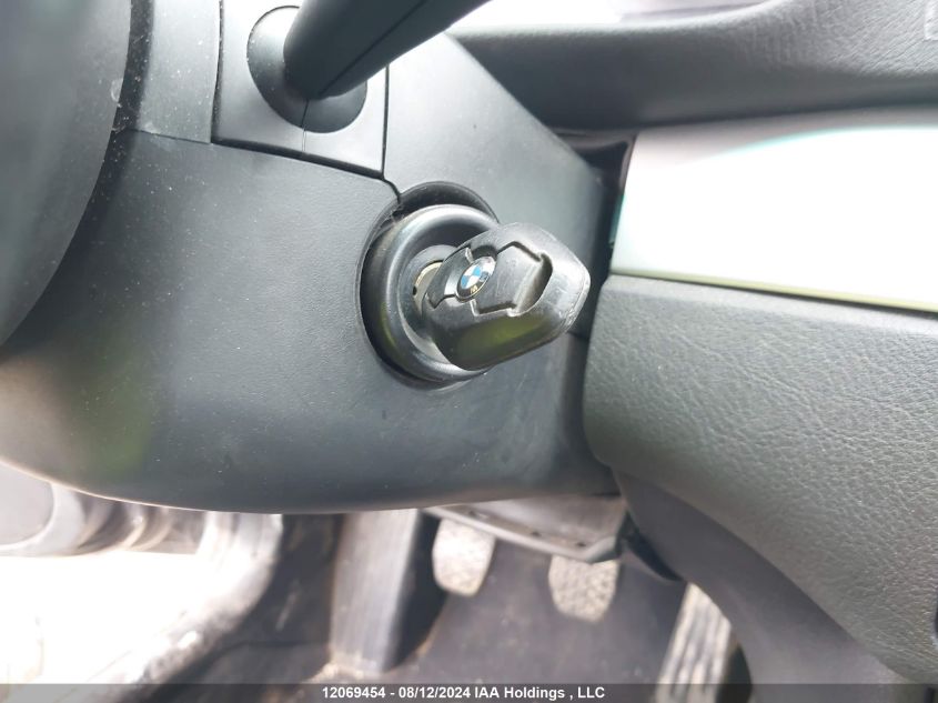 2004 BMW 3 Series VIN: WBAEU33474PF62324 Lot: 12069454