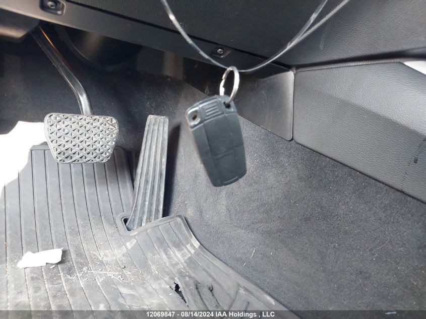 2011 BMW 3 Series VIN: WBAPG7G54BNN18815 Lot: 12069847