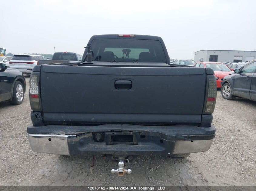 2002 Chevrolet Silverado 2500Hd VIN: 1GCHK23172F228526 Lot: 12070162