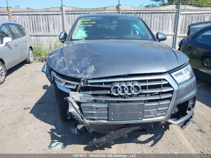 WA1CNAFY1J2185628 2018 Audi Q5