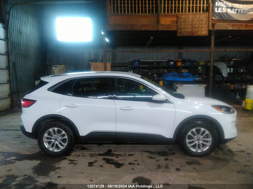 2020 Ford Escape Se VIN: 1FMCU9G61LUB76144 Lot: 12074129