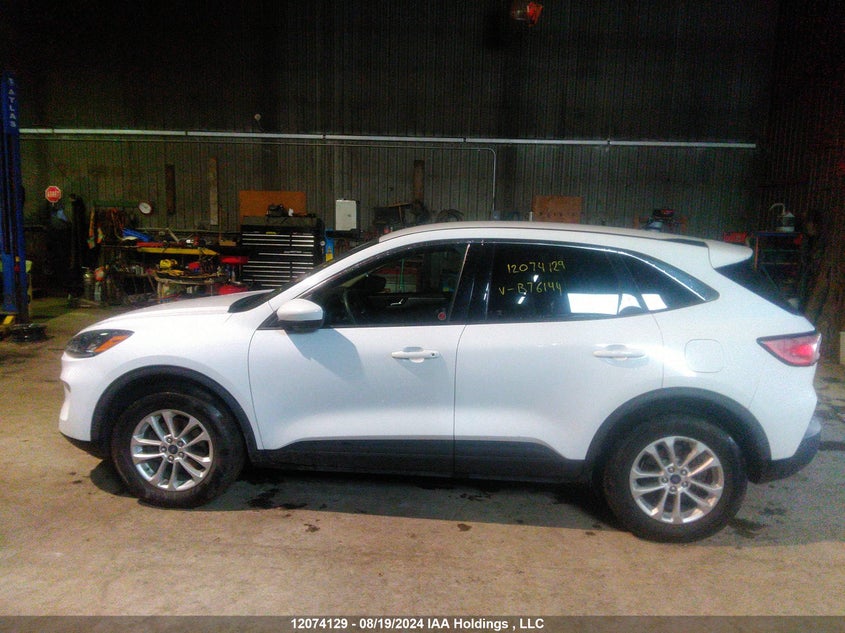 2020 Ford Escape Se VIN: 1FMCU9G61LUB76144 Lot: 12074129