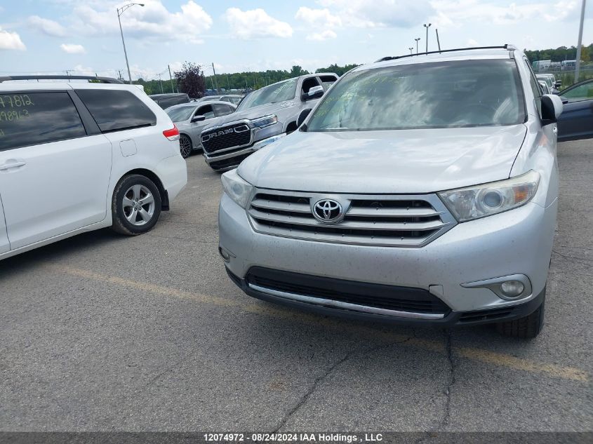 5TDBK3EH0DS238811 2013 Toyota Highlander Plus/Se