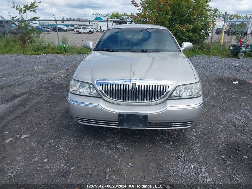 2011 Lincoln Town Car Signature Limited VIN: 2LNBL8CV1BX760296 Lot: 12075542