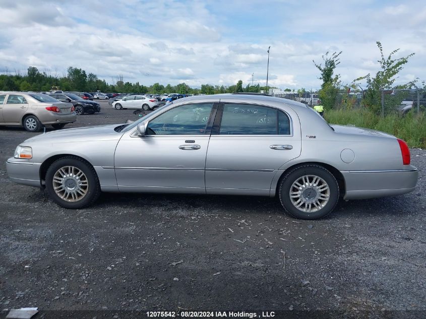 2011 Lincoln Town Car Signature Limited VIN: 2LNBL8CV1BX760296 Lot: 12075542