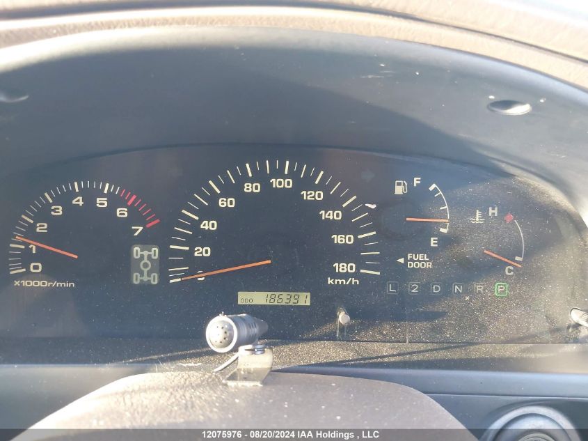 2000 Toyota Hilux VIN: VZN1850314414 Lot: 12075976