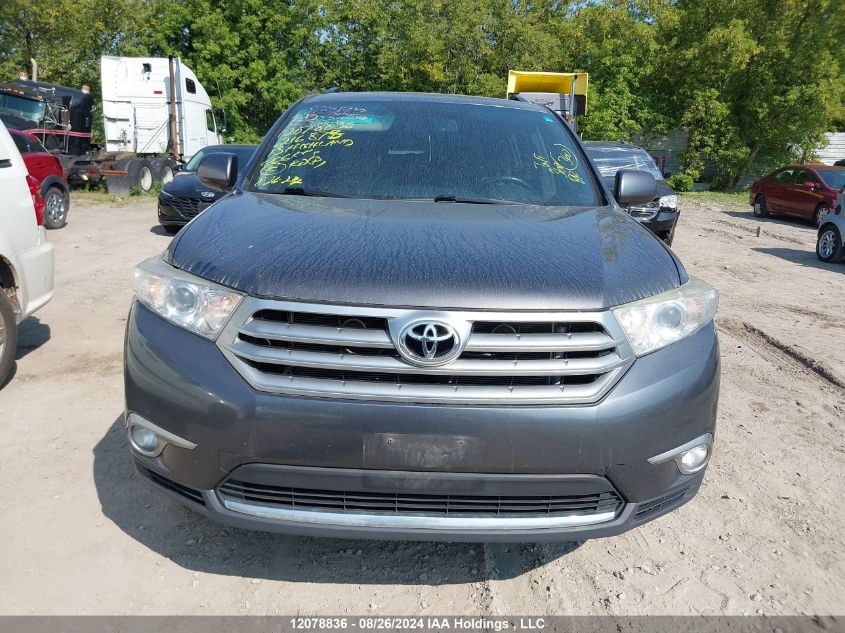 2013 Toyota Highlander Plus/Se VIN: 5TDBK3EH0DS216873 Lot: 12078836