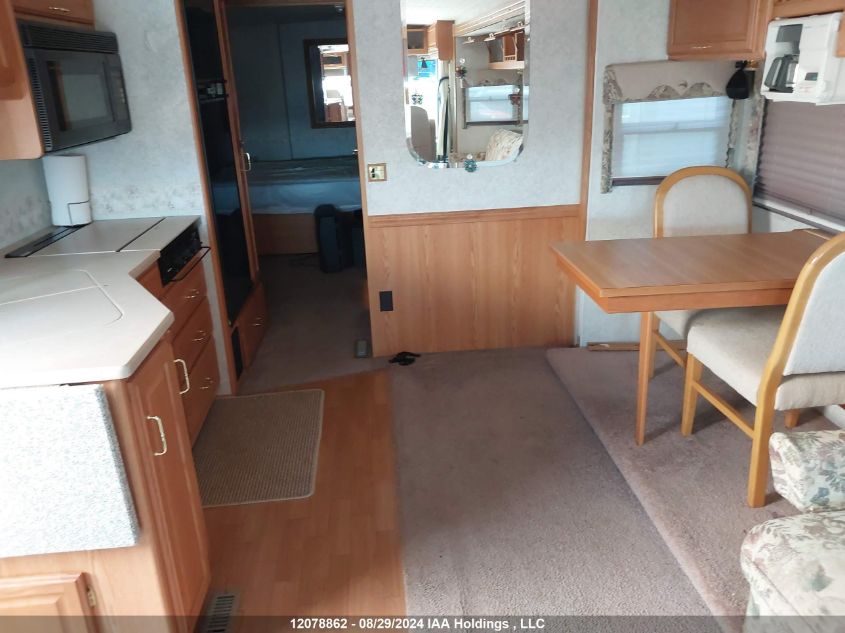 2001 Ford F550 Super Duty Stripped Chass VIN: 1FCNF53S010A06431 Lot: 12078862