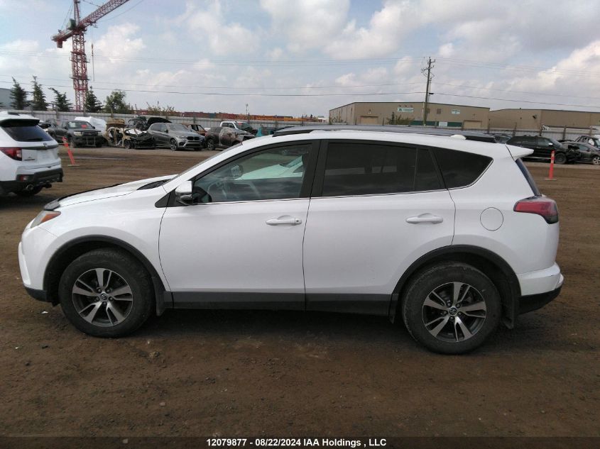 2T3BFREVXJW855754 2018 Toyota Rav4 Le