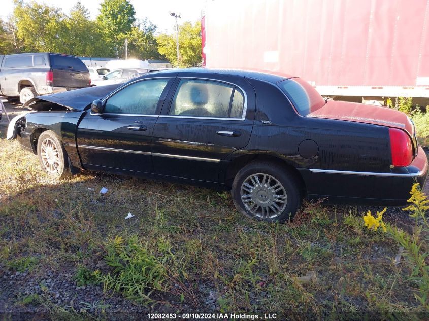 2009 Lincoln Town Car VIN: 2LNHM82V79X629277 Lot: 12082453