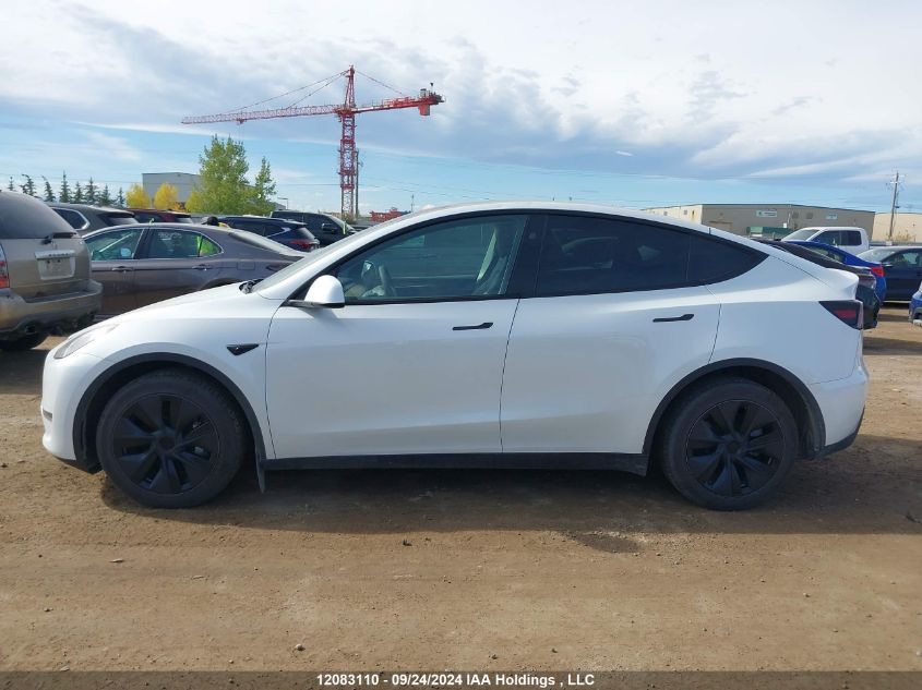 2024 Tesla Model Y VIN: 7SAYGDEE9RF101033 Lot: 12083110