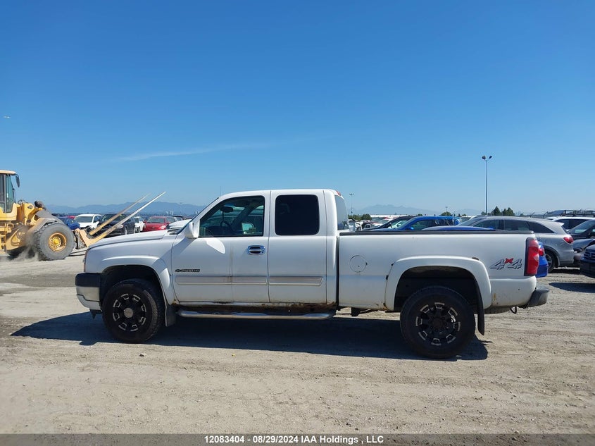 2005 Chevrolet Silverado K2500 Heavy Duty VIN: 1GCHK29U95E325366 Lot: 12083404