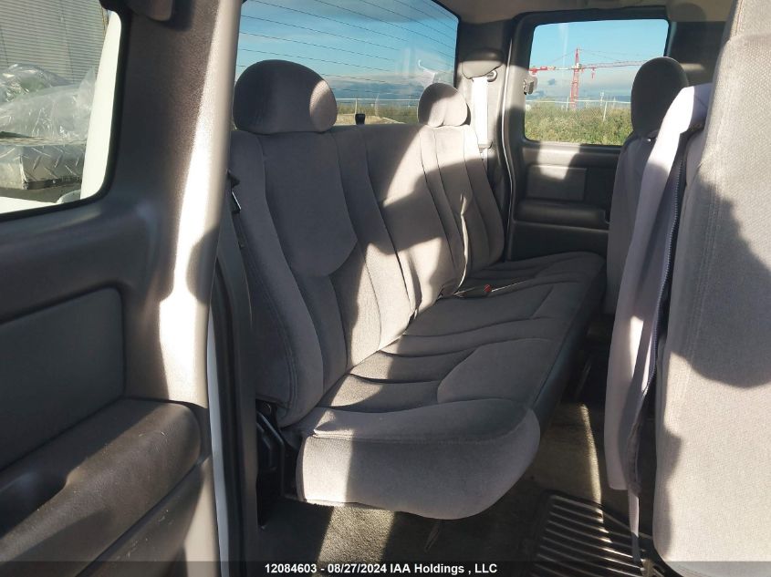 2004 GMC Sierra 2500Hd VIN: 1GTHC29214E327946 Lot: 12084603