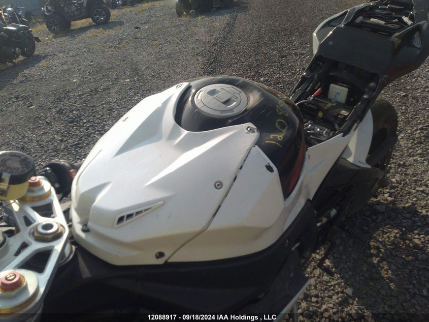 WB1052404DZ039728 2013 BMW S 1000 photo no. 15