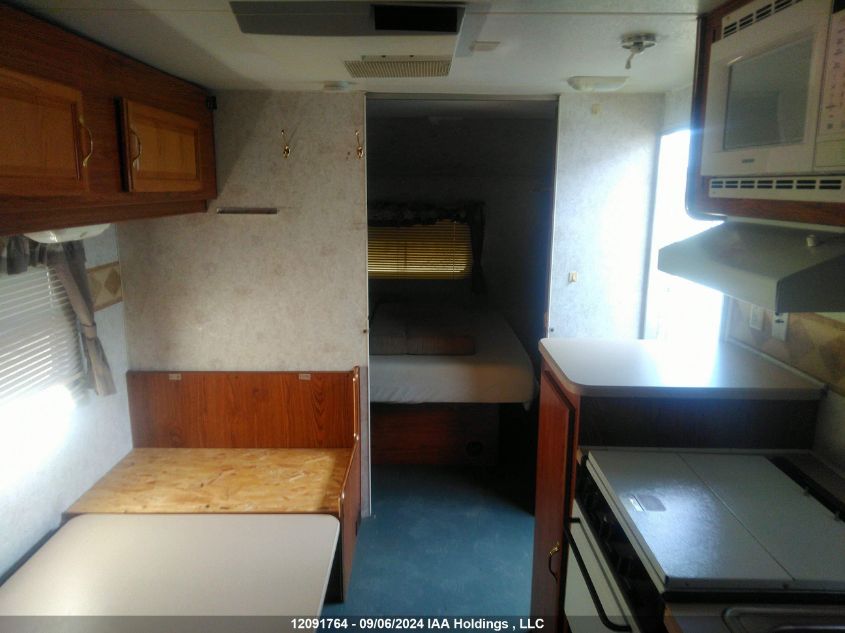 2001 Fleetwood VIN: 1EA1Z242112300009 Lot: 12091764